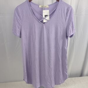 Crisscross V-Neck Short Sleeve Tee in Lavender